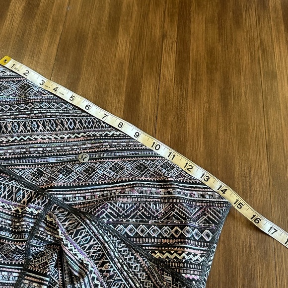 Lululemon Wunder Under High-Rise Tight Engineered Full-On Luxtreme 28"
W5BOKS
10 - Picture 7 of 9